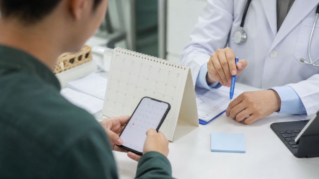 HIV 검사 시기와 재검 날짜를 상담하는 진료실 사진