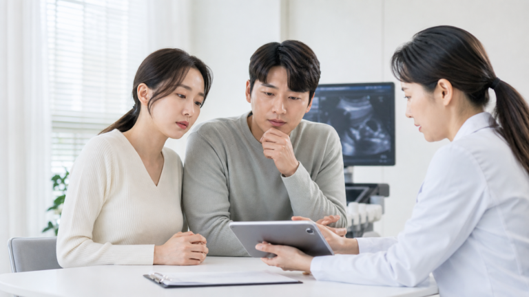 AMH 낮음 결과를 상담받는 여성과 의료진